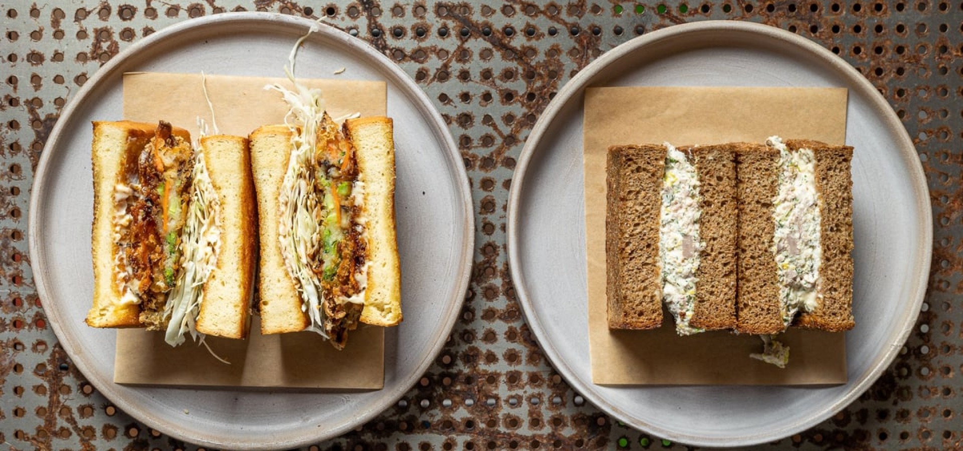 Ποια bao buns; Η Αθήνα τώρα γέμισε λαχταριστά sandos!  