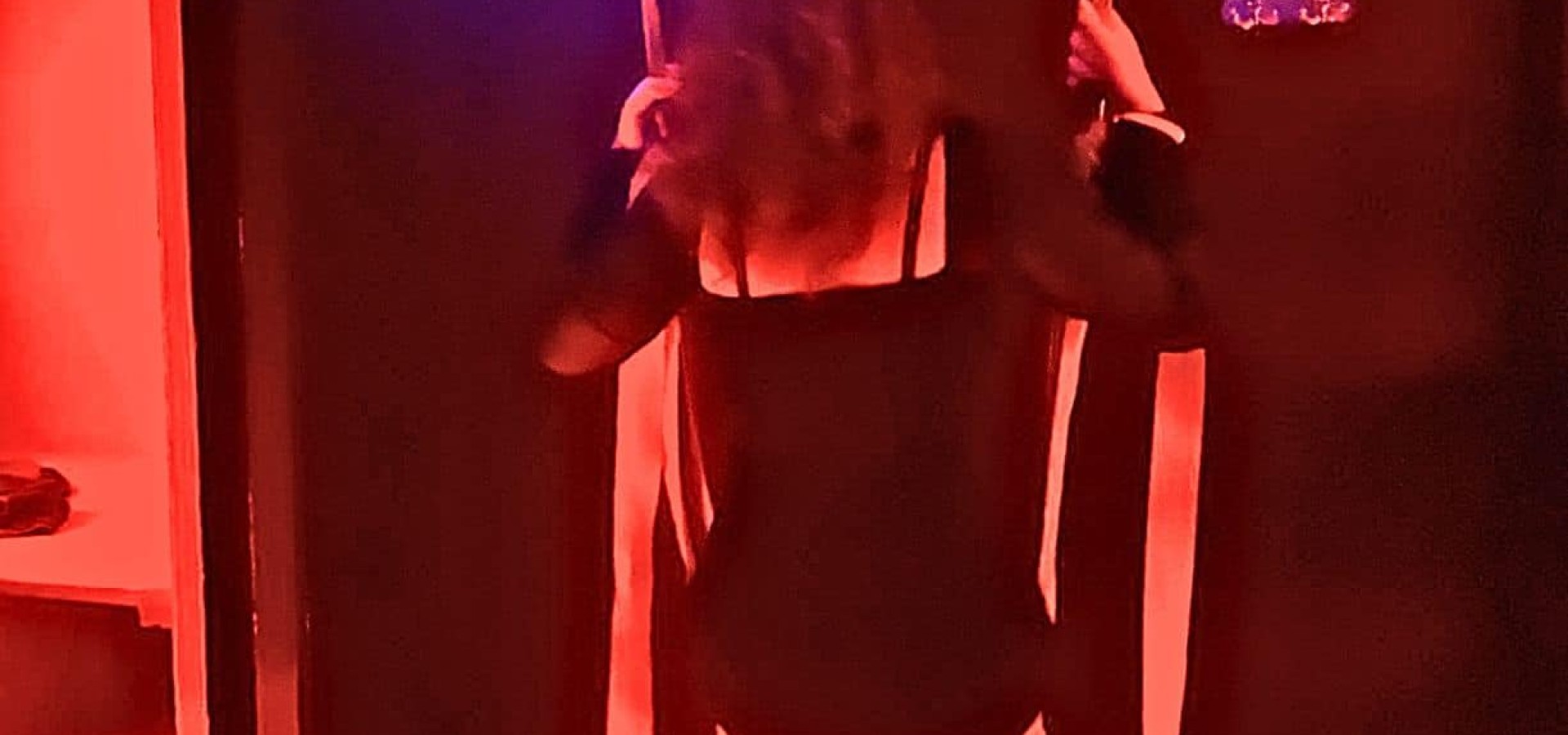 Μπήκαμε σε τρία swinger club σε Αθήνα και Πειραιά και σας τα δείχνουμε όλα