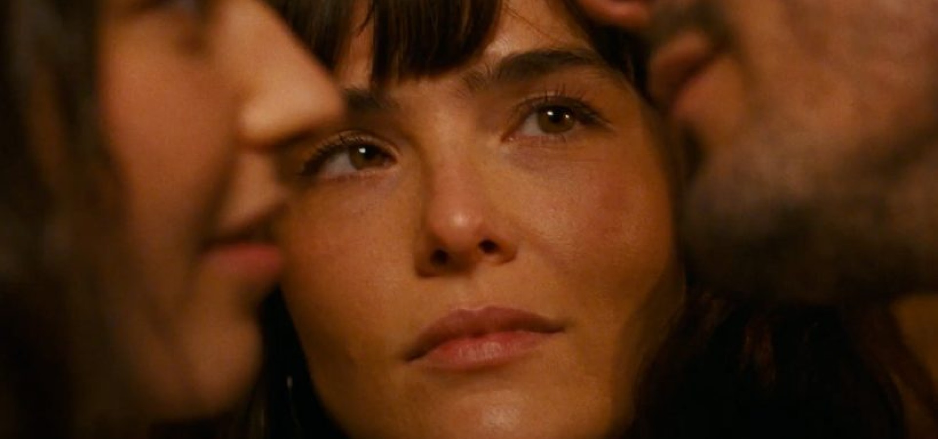 Λέει να κάνεις τρiο με φιλαράκι σου; 