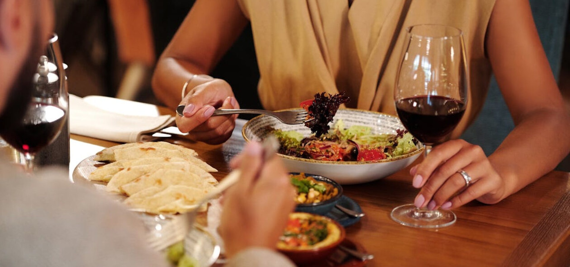 3 λόγοι για να πας μία γυναίκα για φαγητό στο πρώτο ραντεβού