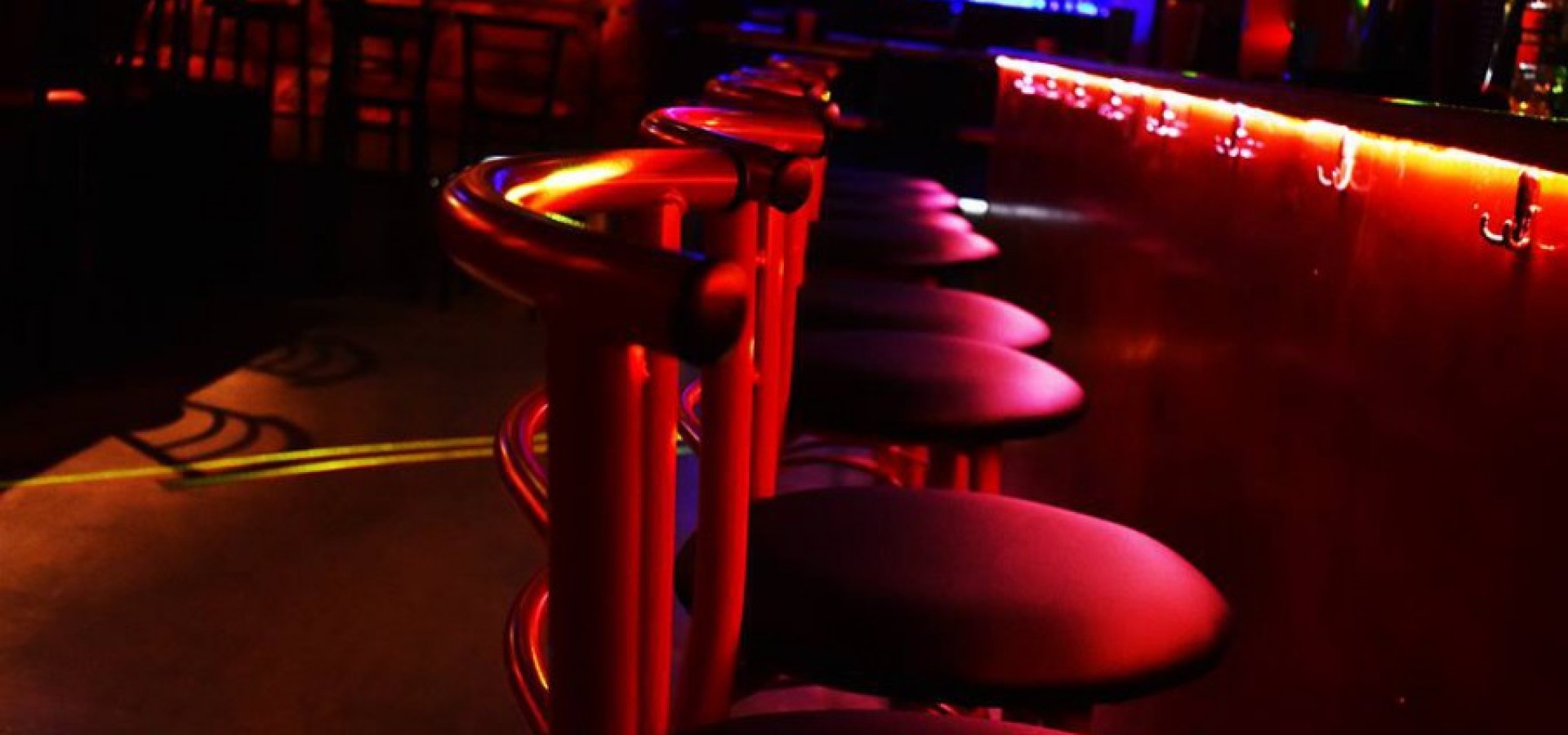 Σχολιο του χρήστη javajis_javajis και αξιολόγηση του κέντρου ψυχαγωγίας ενηλίκων «2+2 Swingers Clu»  που σναρτήθηκε στις 10/7/2025 στον δικτυακό τόπο συζητήσεων του ιστότοπου bourdela.com