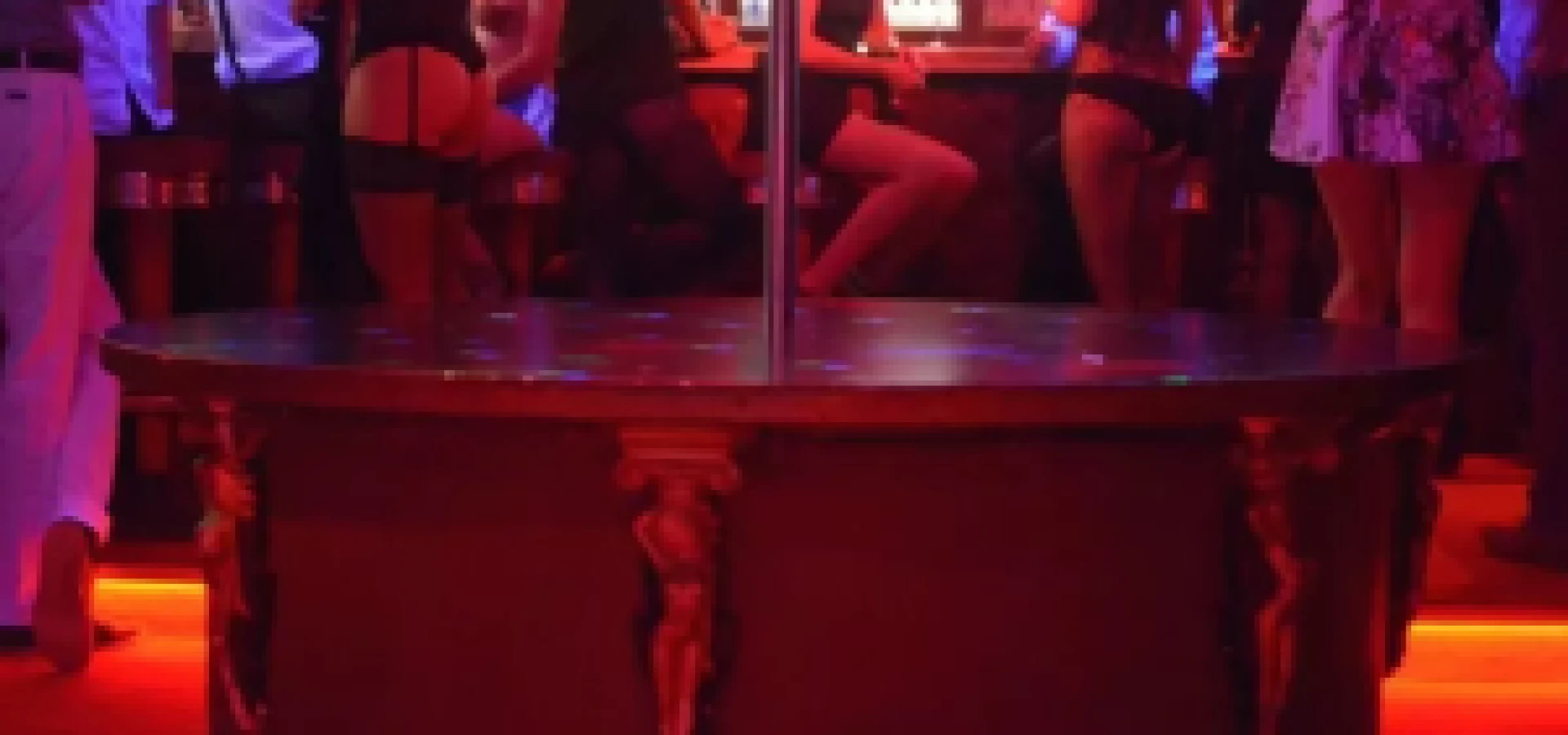 Ένας Έλληνας Αστυνομικός Μιλά για τη Ζωή του ως Swinger