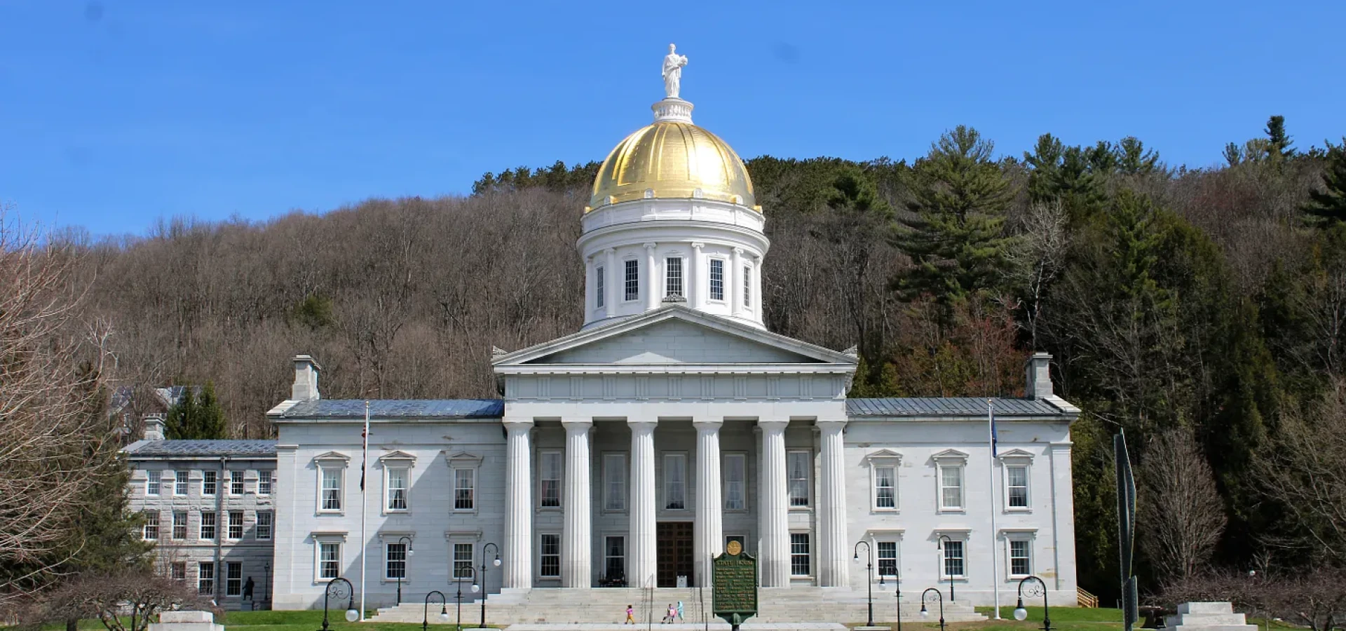 Vermont lawmaker introduces bill to criminalize public nudity