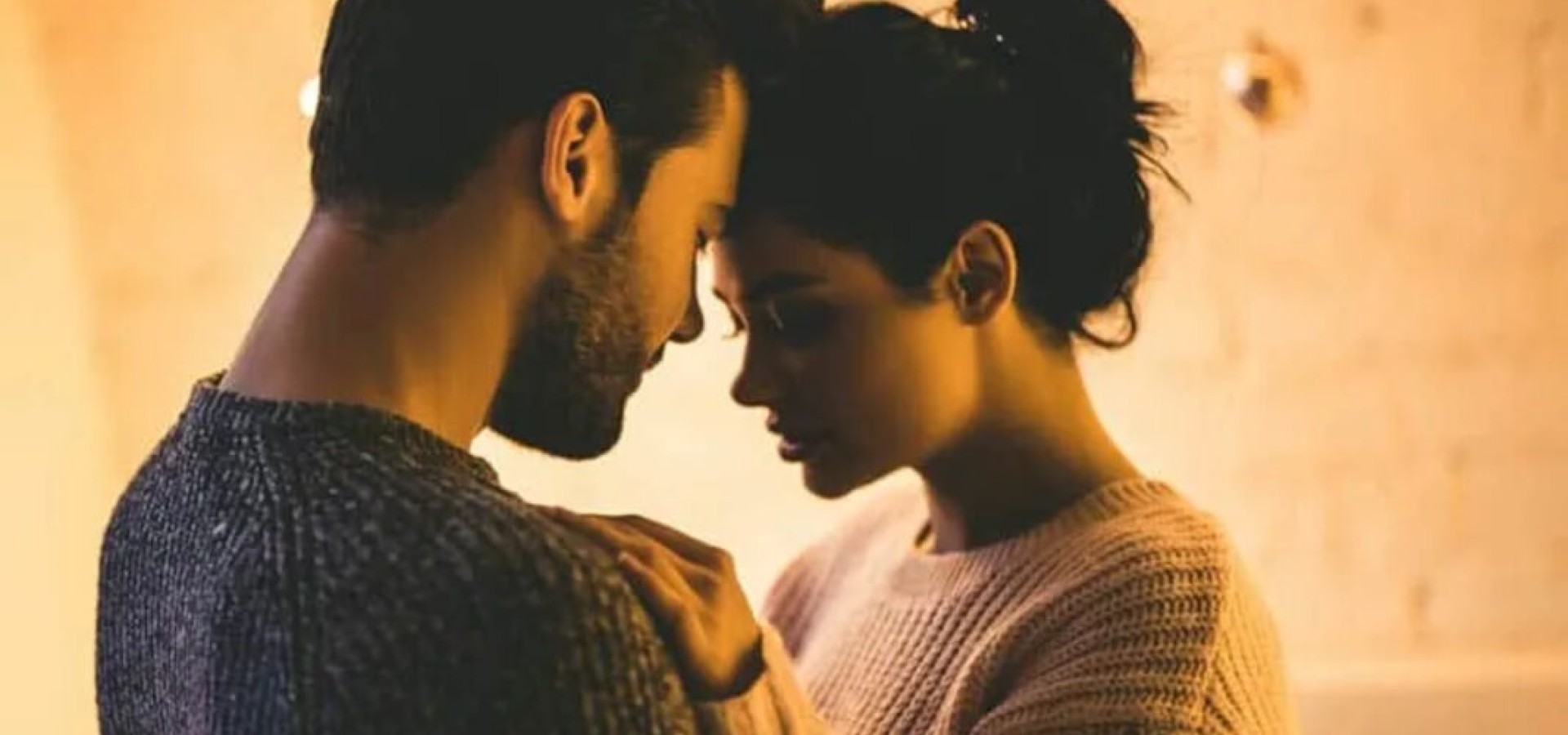 Υπερσεξουαλικότητα: Μπορεί να μοιάζει με ελευθερία, αλλά συχνά είναι μηχανισμός άμυνας