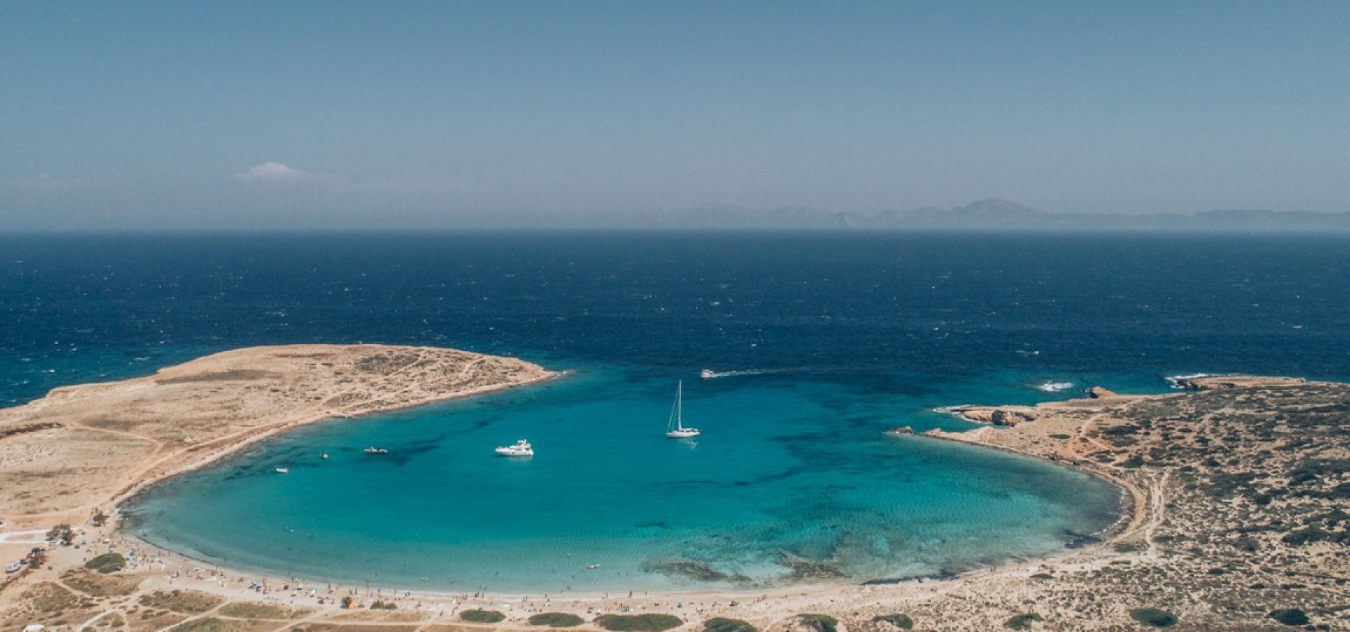 4 από τις πιο εμβληματικές παραλίες της Ελλάδας και το «μυστικό» για να τις επισκεφθείς  