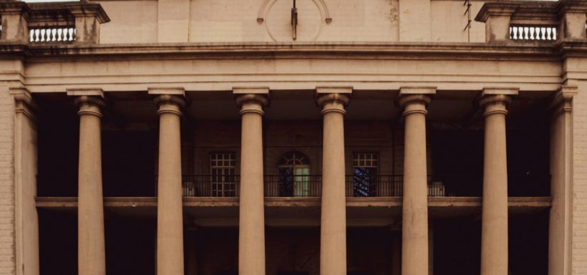 Μερακλής δημοτικός σύμβουλος προτείνει ομαδικό σ#ξ στο δημαρχείο για «ευημερία»