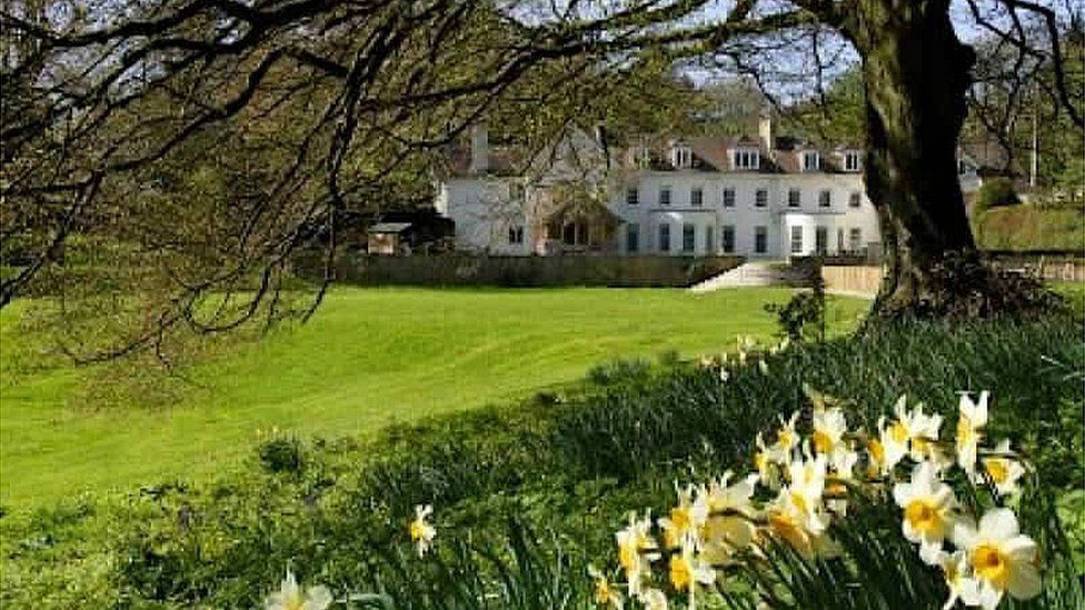 Rodhuish swingers' parties hotel Croydon Hall wins late licence