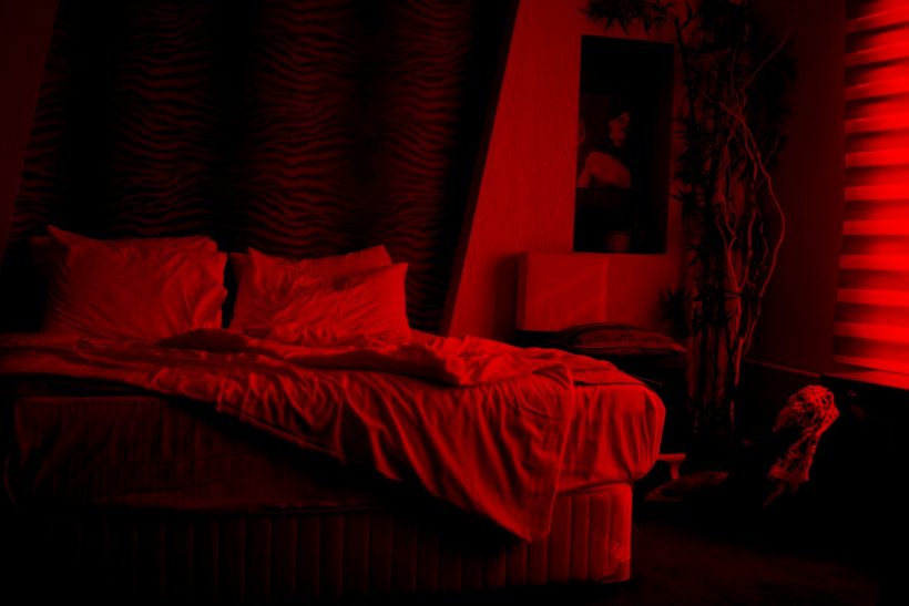 10 πρόστυχες ατάκες για να πάρει φωτιά το chat