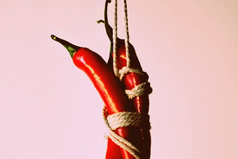 10+1 πρακτικές για να βουτήξετε στον κόσμο του σκληρού σ3ξ με το ταίρι σας