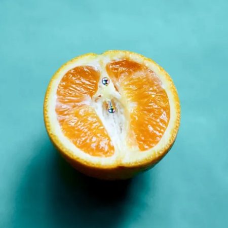 Έχει piercing στην κλεitορίδα; Να πώς νιώθει όταν της κάνεις στομaτικό