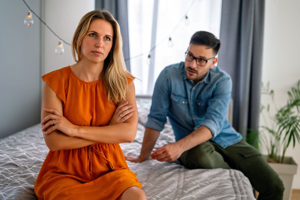 «Θέλω λιγότερο σεξ, εκείνος περισσότερο»: Όταν η σεξουαλική συχνότητα γίνεται το «ταμπού» της σχέσης σου (και πώς να το σπάσεις)