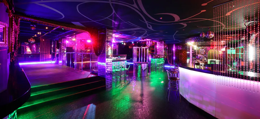 How to Enjoy a Swingers Club