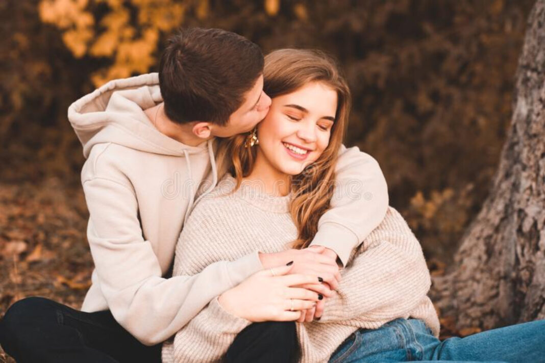 Love bombing ή αληθινός έρωτας; Τα red flags που δεν πρέπει να αγνοήσετε